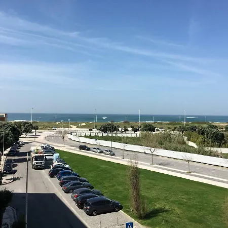 Cozy Front With Rooftop *