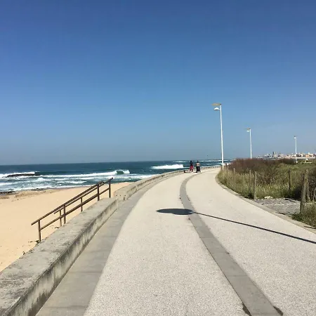 Cozy Front With Rooftop *