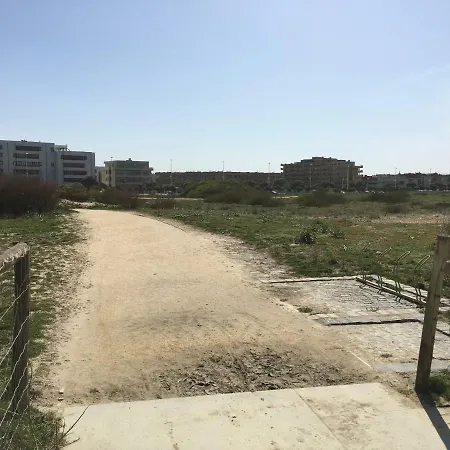 Cozy Front With Rooftop *