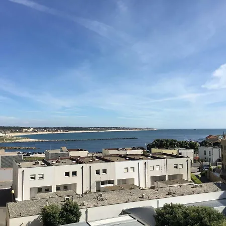 Cozy Front With Rooftop *