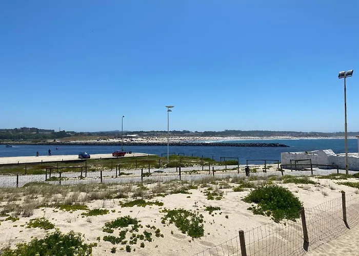 Cozy Front With Rooftop