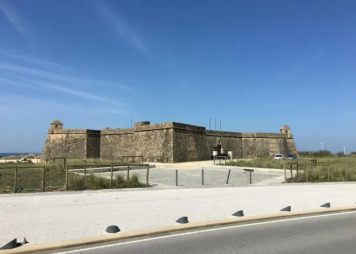 Cozy Front With Rooftop