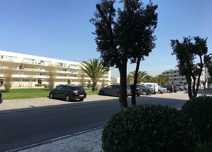 Cozy Front With Rooftop