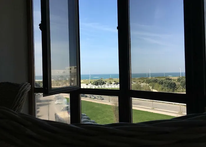 Cozy Front With Rooftop *