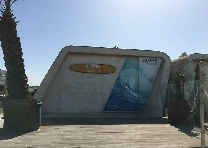 Cozy Front With Rooftop