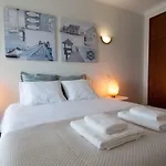 Cozy Front With Rooftop Apartman *