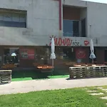 Apartman Cozy Front With Rooftop