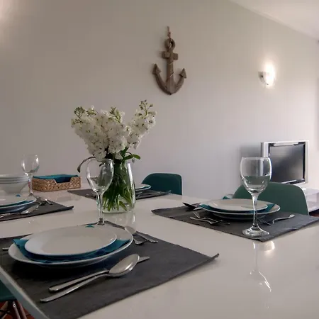 Cozy Front With Rooftop Apartament