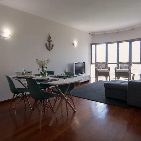 Daire Cozy Front With Rooftop *