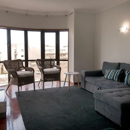 Cozy Front With Rooftop Apartament *