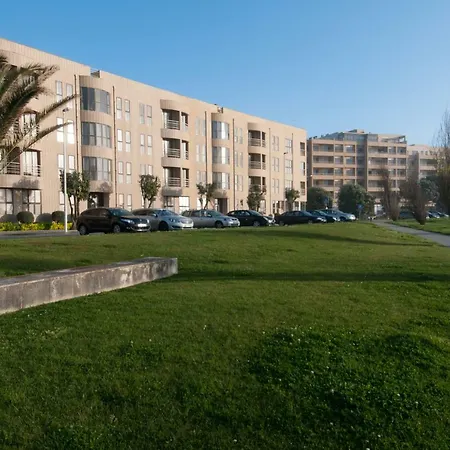 Cozy Front With Rooftop Apartament *