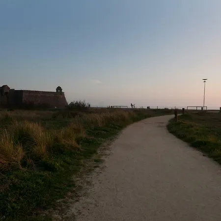 Cozy Front With Rooftop Apartament