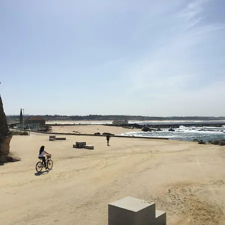 Cozy Front With Rooftop Apartament *