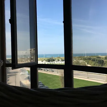 Cozy Front With Rooftop *