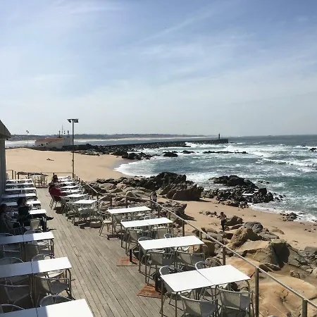 Cozy Front With Rooftop Apartament