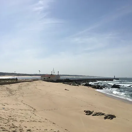 Cozy Front With Rooftop Daire