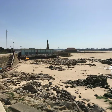 Cozy Front With Rooftop Daire