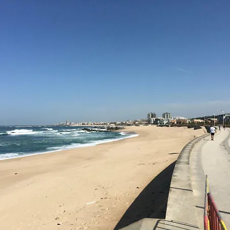 Cozy Front With Rooftop