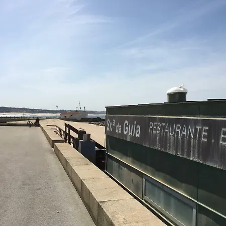 Cozy Front With Rooftop Vila do Conde