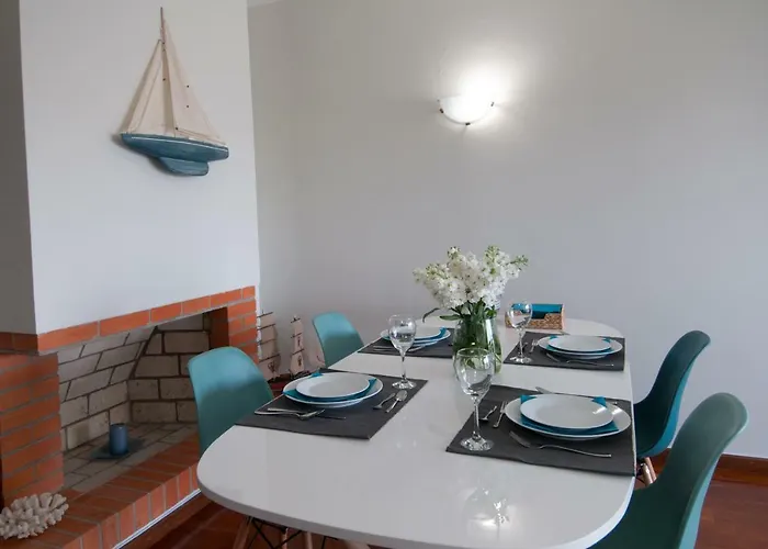 Cozy Front With Rooftop