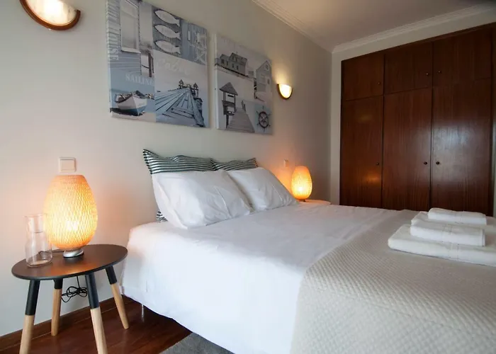 Cozy Front With Rooftop Vila do Conde