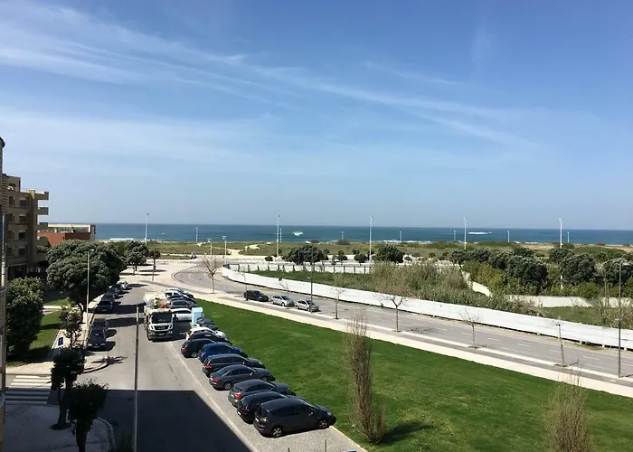 Cozy Front With Rooftop *