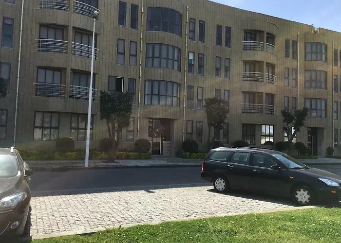 Cozy Front With Rooftop