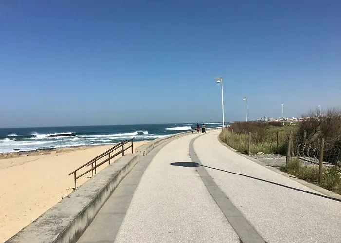 Cozy Front With Rooftop *